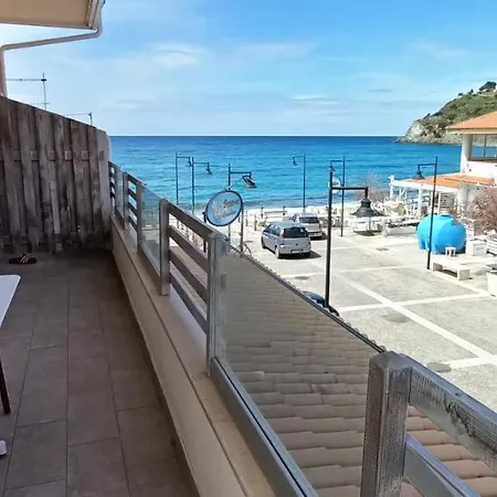 Borgo Dei Pescatori - Sul Mare 4*