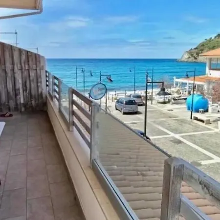 Borgo Dei Pescatori - Sul Mare 4*