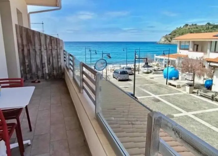 Borgo Dei Pescatori - Sul Mare 4*